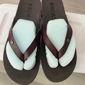 ONCAI Brown Flip Flops NEW 8.5